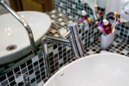 Casa à venda com 400m², 4 quartos e 8 vagas Casa à venda com 400m², 4 quartos e 8 vagasBanheiro social