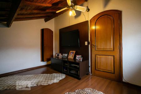 Casa à venda com 400m², 4 quartos e 8 vagas Casa à venda com 400m², 4 quartos e 8 vagasSala de TV