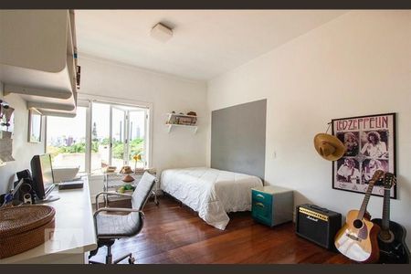 Casa à venda com 720m², 4 quartos e 4 vagasQuarto