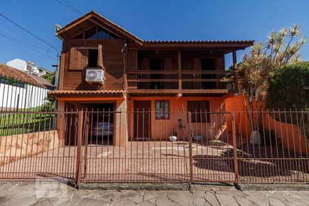 Casa à venda com 107m², 4 quartos e 1 vaga Casa à venda com 107m², 4 quartos e 1 vagaFachada