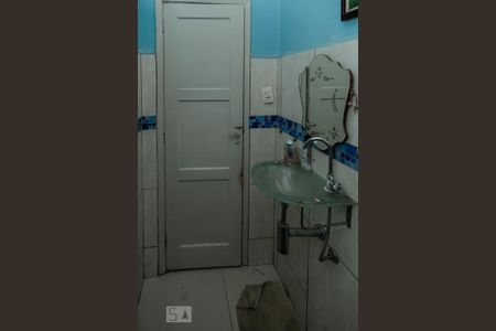 Casa de condomínio à venda com 204m², 6 quartos e 1 vaga Casa de condomínio à venda com 204m², 6 quartos e 1 vagaBanheiro