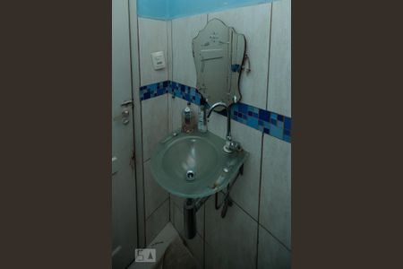 Casa de condomínio à venda com 204m², 6 quartos e 1 vaga Casa de condomínio à venda com 204m², 6 quartos e 1 vagaBanheiro