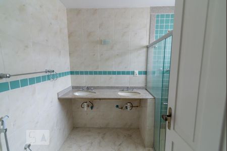 Casa à venda com 273m², 3 quartos e 1 vaga Casa à venda com 273m², 3 quartos e 1 vagaBanheiro 1