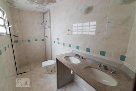 Casa à venda com 273m², 3 quartos e 1 vaga Casa à venda com 273m², 3 quartos e 1 vagaBanheiro da Suíte