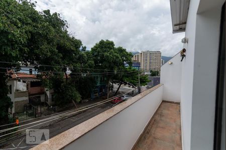 Casa à venda com 273m², 3 quartos e 1 vaga Casa à venda com 273m², 3 quartos e 1 vagaTerraço