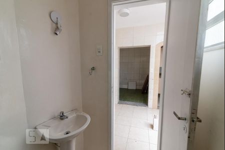 Casa à venda com 273m², 3 quartos e 1 vaga Casa à venda com 273m², 3 quartos e 1 vagaBanheiro de Serviço