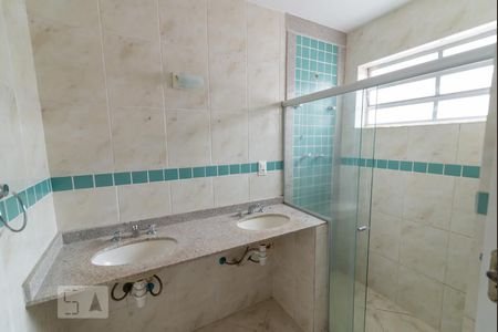 Casa à venda com 273m², 3 quartos e 1 vaga Casa à venda com 273m², 3 quartos e 1 vagaBanheiro 1