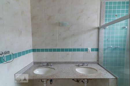 Casa à venda com 273m², 3 quartos e 1 vaga Casa à venda com 273m², 3 quartos e 1 vagaBanheiro 1