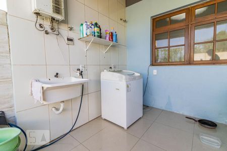 Casa à venda com 225m², 2 quartos e 2 vagasDetalhe da area de serviço