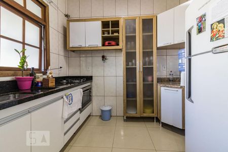 Casa à venda com 225m², 2 quartos e 2 vagasCozinha
