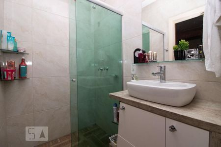 Casa à venda com 225m², 2 quartos e 2 vagasBanheiro da Suíte 1
