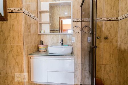 Casa à venda com 225m², 2 quartos e 2 vagasBanheiro da Suíte 2