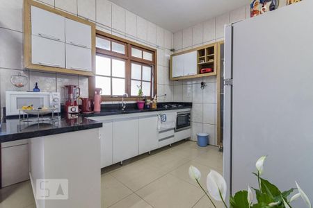Casa à venda com 225m², 2 quartos e 2 vagasCozinha