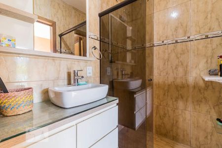 Casa à venda com 225m², 2 quartos e 2 vagasBanheiro da Suíte 2