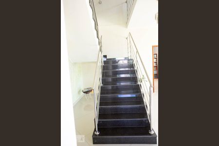 Casa para alugar com 630m², 5 quartos e 4 vagasEscada de Acesso 1o Andar - Suites