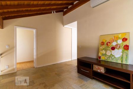 Casa à venda com 380m², 3 quartos e 4 vagas Casa à venda com 380m², 3 quartos e 4 vagasSala de TV