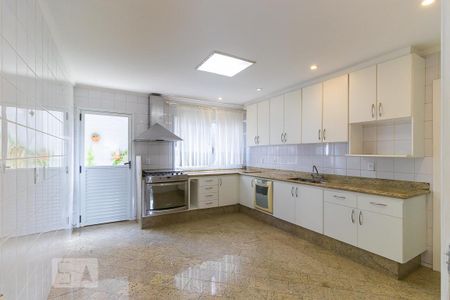 Casa à venda com 380m², 3 quartos e 4 vagas Casa à venda com 380m², 3 quartos e 4 vagasCozinha