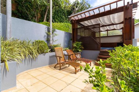 Casa à venda com 380m², 3 quartos e 4 vagas Casa à venda com 380m², 3 quartos e 4 vagasSpa privativo