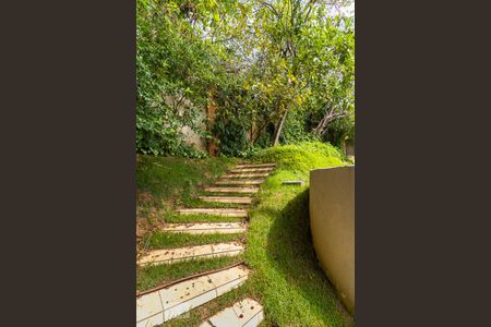 Casa à venda com 380m², 3 quartos e 4 vagas Casa à venda com 380m², 3 quartos e 4 vagasÁrvores frutíferas