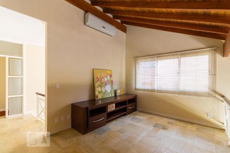 Casa à venda com 380m², 3 quartos e 4 vagas Casa à venda com 380m², 3 quartos e 4 vagasSala de TV