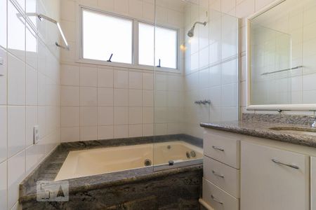 Casa à venda com 380m², 3 quartos e 4 vagas Casa à venda com 380m², 3 quartos e 4 vagasBanheiro da suíte 1
