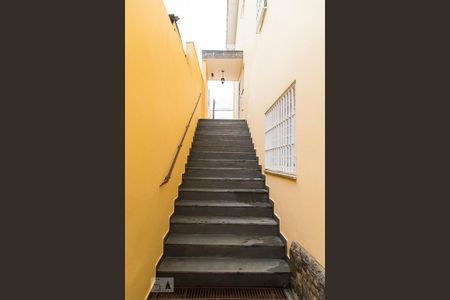 Casa à venda com 175m², 3 quartos e 2 vagas Casa à venda com 175m², 3 quartos e 2 vagasCorredor - Escada