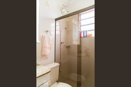 Casa à venda com 175m², 3 quartos e 2 vagas Casa à venda com 175m², 3 quartos e 2 vagasBanheiro social