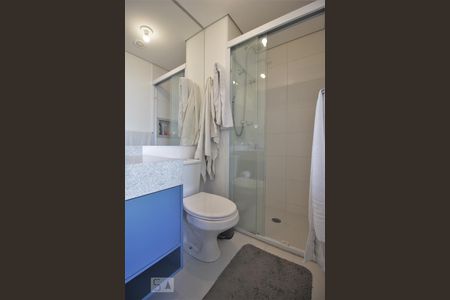 Banheiro de kitnet/studio para alugar com 1 quarto, 38m² em Real Parque, São Paulo