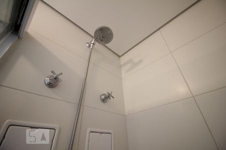 Chuveiro de kitnet/studio para alugar com 1 quarto, 38m² em Real Parque, São Paulo
