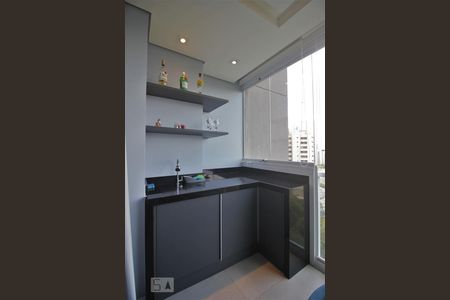 Varanda de kitnet/studio para alugar com 1 quarto, 38m² em Real Parque, São Paulo