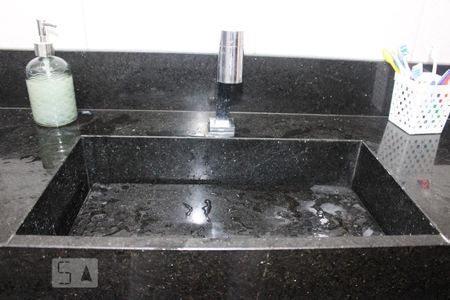 Casa à venda com 300m², 4 quartos e 5 vagasPia da Casa 2 - Banheiro