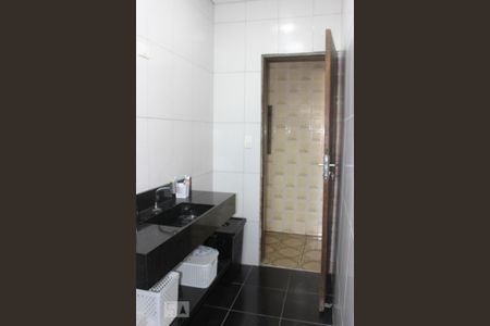 Casa à venda com 300m², 4 quartos e 5 vagasCasa 2 - Banheiro