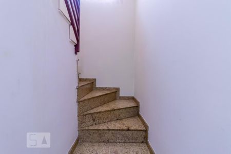 Casa à venda com 153m², 3 quartos e 3 vagasEscadas 