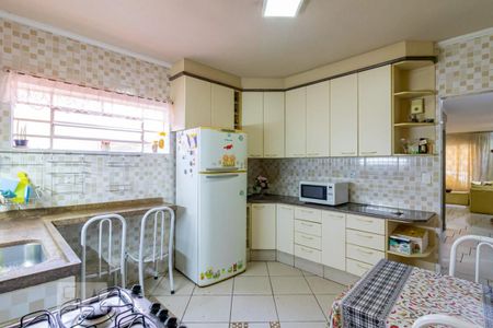 Casa à venda com 153m², 3 quartos e 3 vagasCozinha 