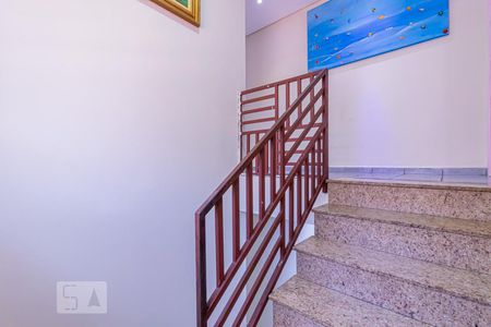 Casa à venda com 153m², 3 quartos e 3 vagasEscadas 
