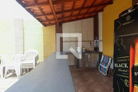 Casa à venda com 350m², 3 quartos e 4 vagas Casa à venda com 350m², 3 quartos e 4 vagasQuintal - Piscina