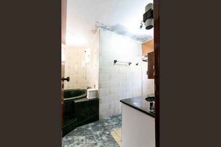 Casa à venda com 350m², 3 quartos e 4 vagasSuíte 1 - Banheiro