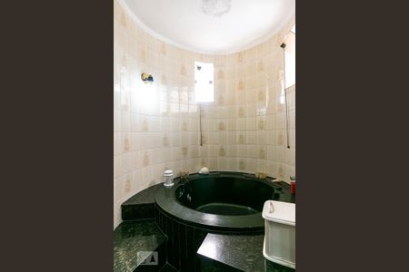 Casa à venda com 350m², 3 quartos e 4 vagasSuíte 1 - Banheiro