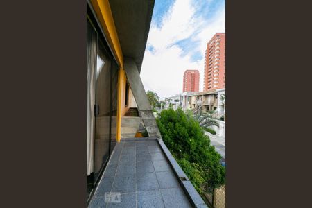 Casa à venda com 350m², 3 quartos e 4 vagasHall de Acesso aos Quartos - Varanda