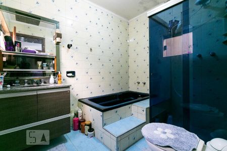 Casa à venda com 350m², 3 quartos e 4 vagasSuíte 2 - Banheiro