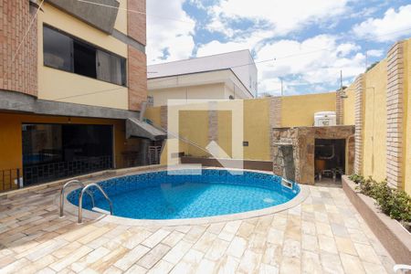 Casa à venda com 350m², 3 quartos e 4 vagas Casa à venda com 350m², 3 quartos e 4 vagasQuintal - Piscina