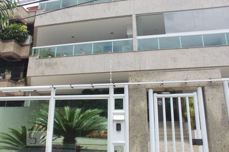 Apartamento à venda com 380m², 4 quartos e 3 vagasFachada