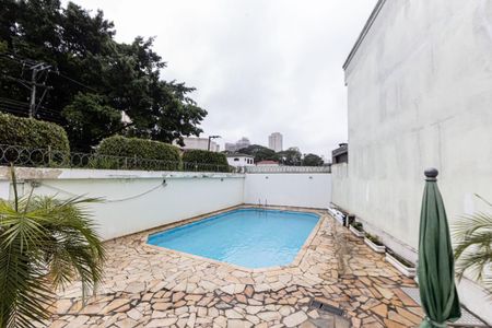 Casa de condomínio à venda com 220m², 3 quartos e 6 vagas Casa de condomínio à venda com 220m², 3 quartos e 6 vagasÁrea comum - Piscina