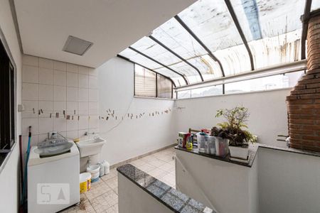 Casa de condomínio à venda com 220m², 3 quartos e 6 vagas Casa de condomínio à venda com 220m², 3 quartos e 6 vagasÁrea de Serviço