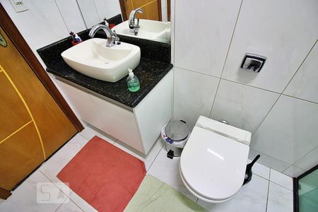 Casa à venda com 214m², 3 quartos e 2 vagasBanheiro Social 2 