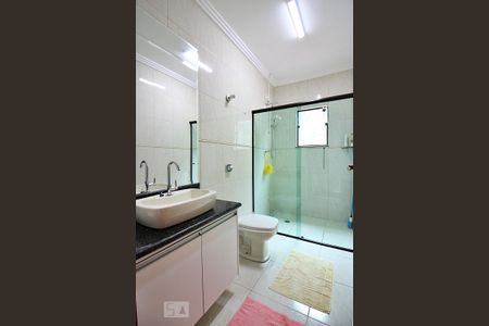 Casa à venda com 214m², 3 quartos e 2 vagasBanheiro Social