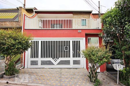 Casa à venda com 214m², 3 quartos e 2 vagasFachada