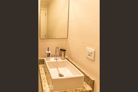 Banheiro de kitnet/studio para alugar com 1 quarto, 16m² em Bela Vista, São Paulo