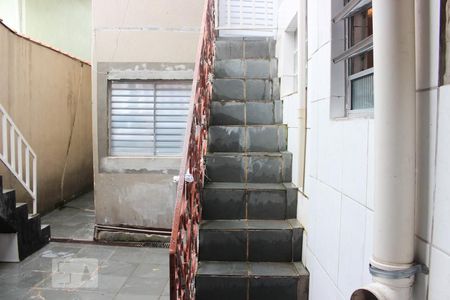 Escada de casa para alugar com 1 quarto, 42m² em Jardim Nossa Senhora do Carmo, São Paulo