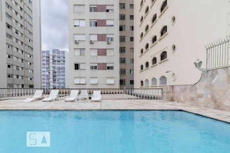 Apartamento à venda com 300m², 4 quartos e 2 vagas Apartamento à venda com 300m², 4 quartos e 2 vagasÁrea comum - Piscina